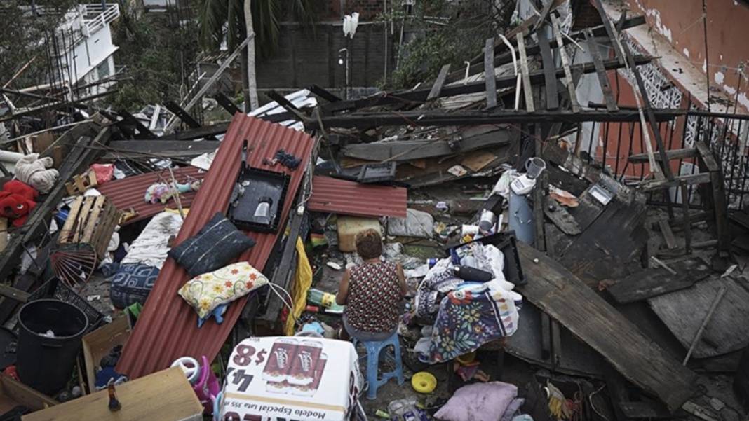 Meksika'yı 'Otis' vurdu! Acapulco çöp içinde boğuluyor 1